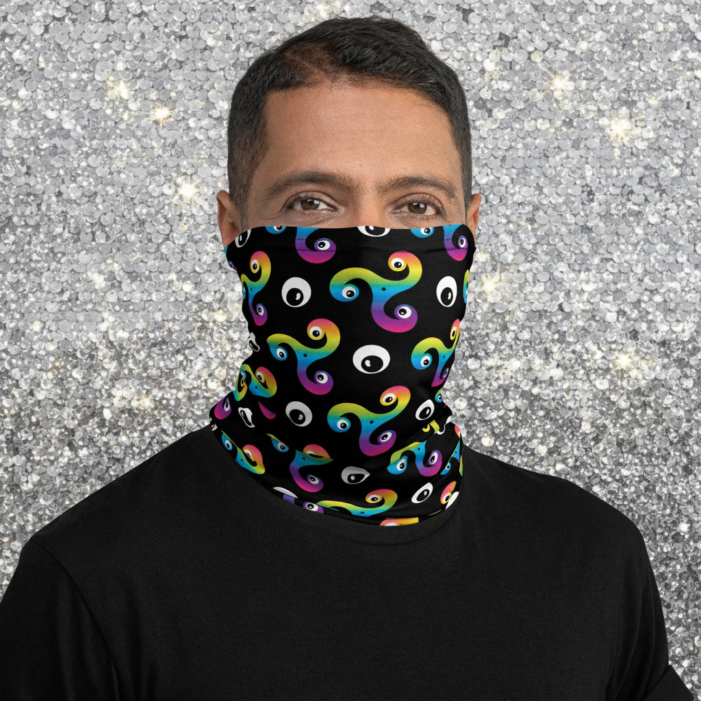 Man wearing a Trippy Triskelion neck gaiter as a face covering with a motorcycle cafe in the background and motorbikes parked outside.